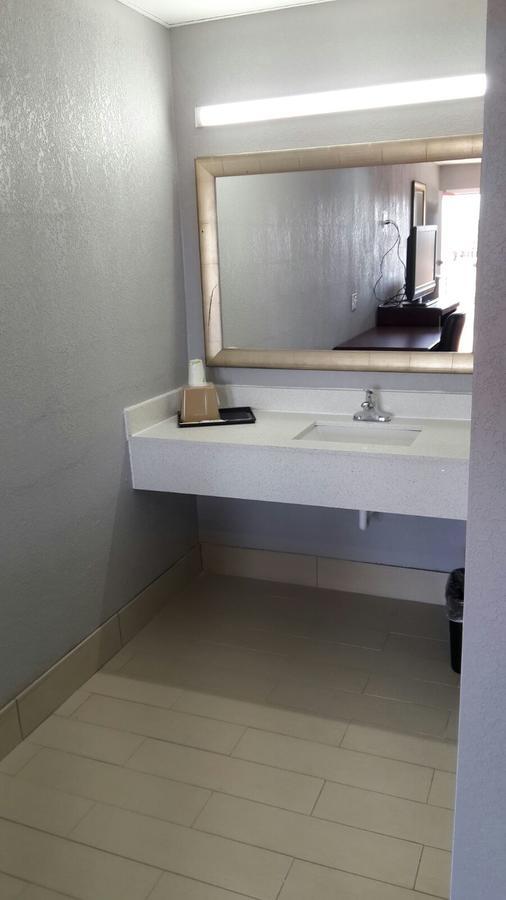 Paris Inn And Suites Екстериор снимка