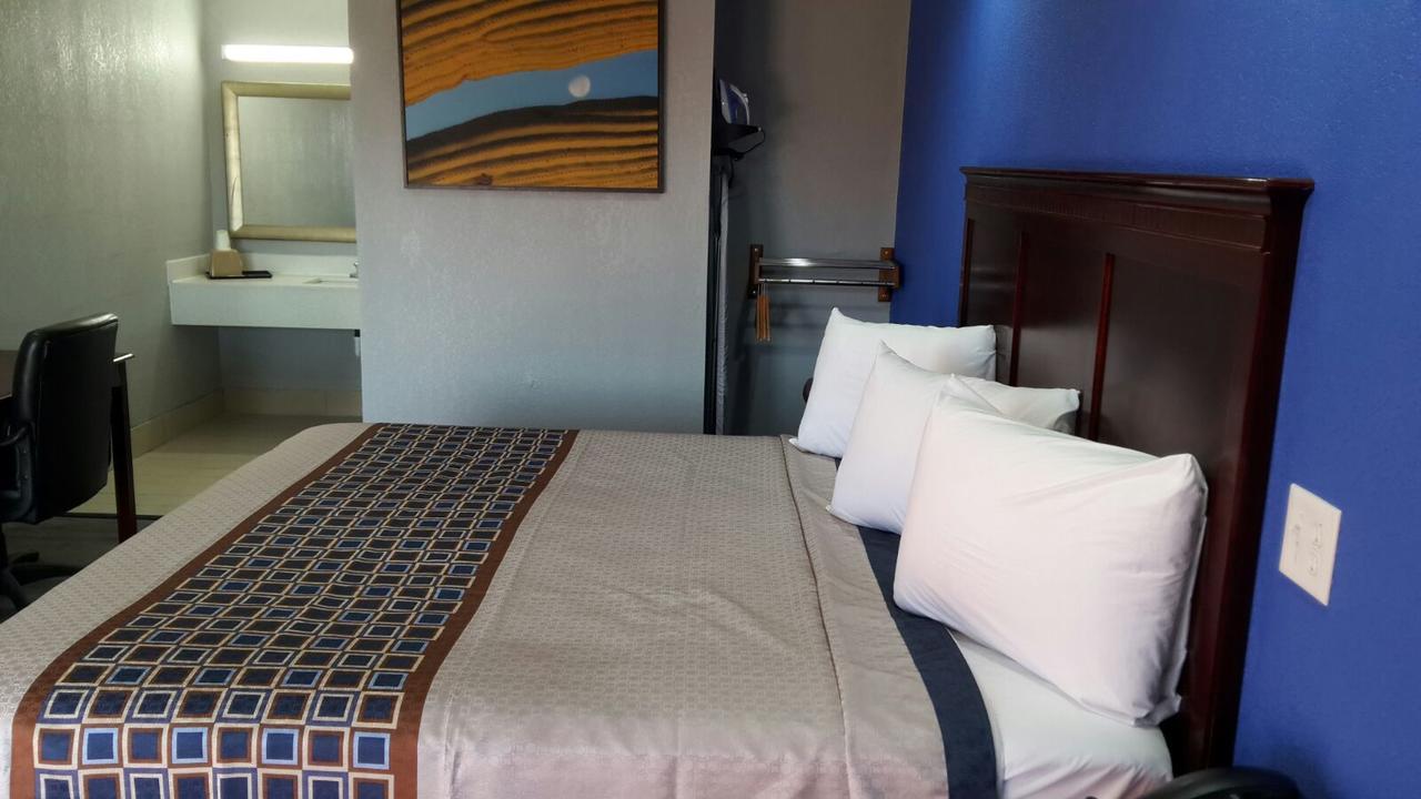 Paris Inn And Suites Екстериор снимка